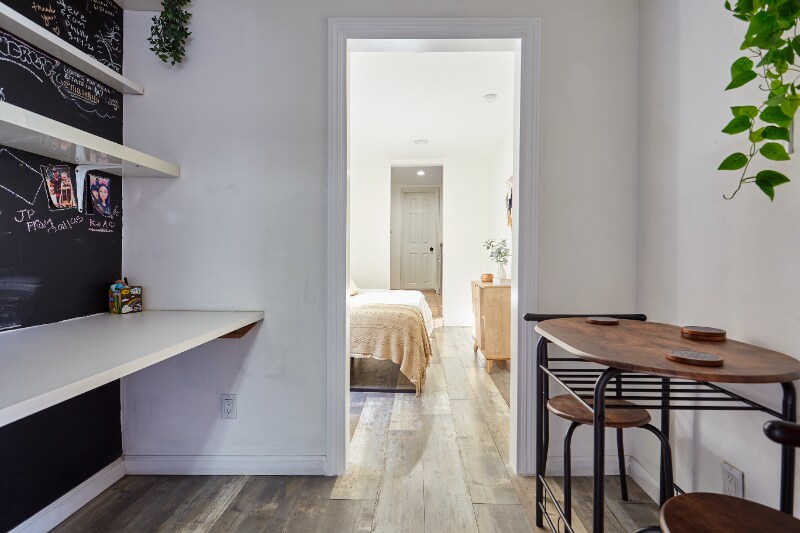 Building Photo - 1053 N Eastman Ave