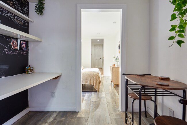 Building Photo - 1053 N Eastman Ave