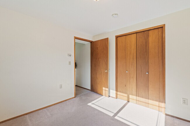 Building Photo - 415 N 179th Pl