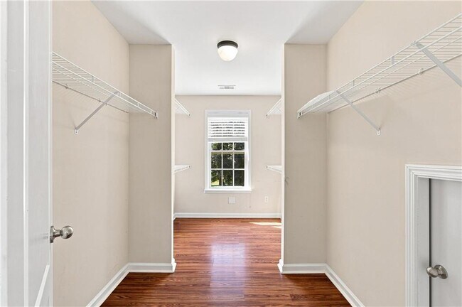 Building Photo - 3135 Carrick Rd