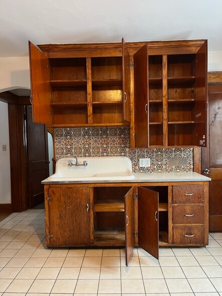 Building Photo - 11 Eaton St