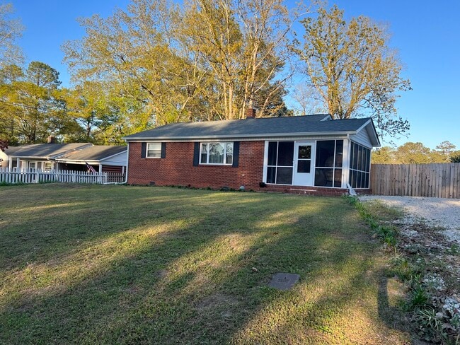 Primary Photo - 2008 Robin Rd