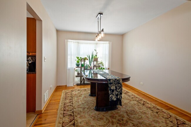 Building Photo - 4 Bed / 2.5 Bath Single-Family Home for Rent in Mundelein | Available ASAP