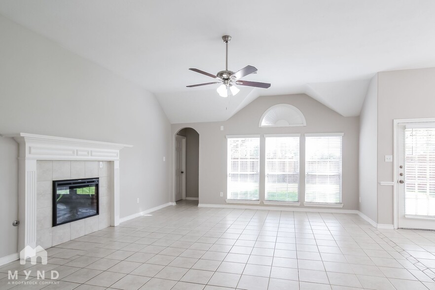 Building Photo - 22902 Creekside Gate Ct