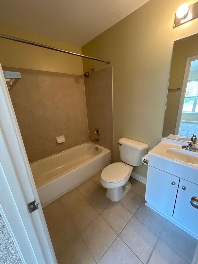 Building Photo - Spacious 3-Bedroom Townhome for Rent – $720 per Bedroom!