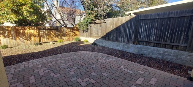 Building Photo - Rocklin  Highland Park  3 bedroom 2 bathroom, Great Room Floor Plan with Tile Flooring,  Fenced Yard