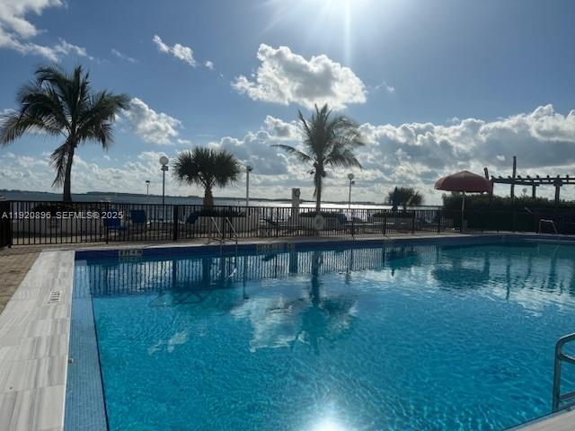 Building Photo - 999 Brickell Bay Dr