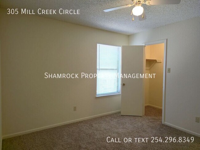 Building Photo - Duplex near Hewitt Drive