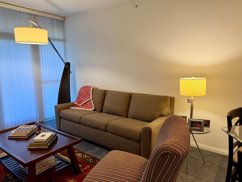 Building Photo - 850 Beech St