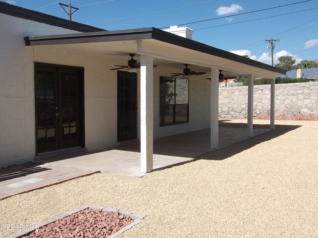 Building Photo - 844 Tepic Dr