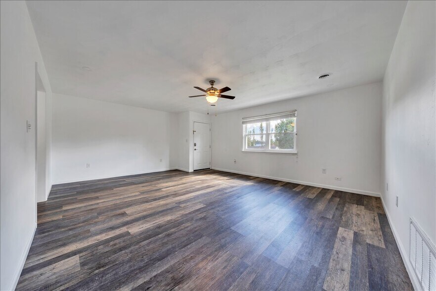 Living room 3 - 1802 Edmund Ave NE