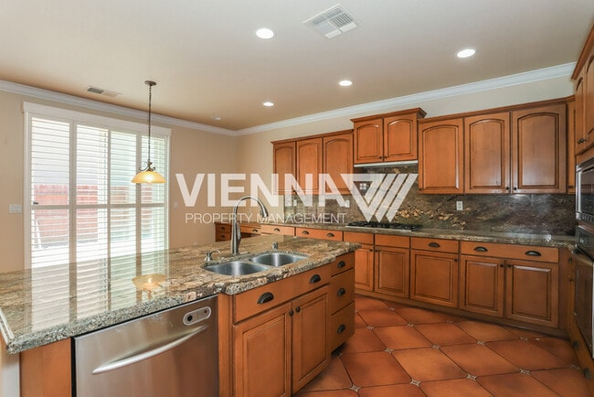 Building Photo - 1311 Green Ravine Dr