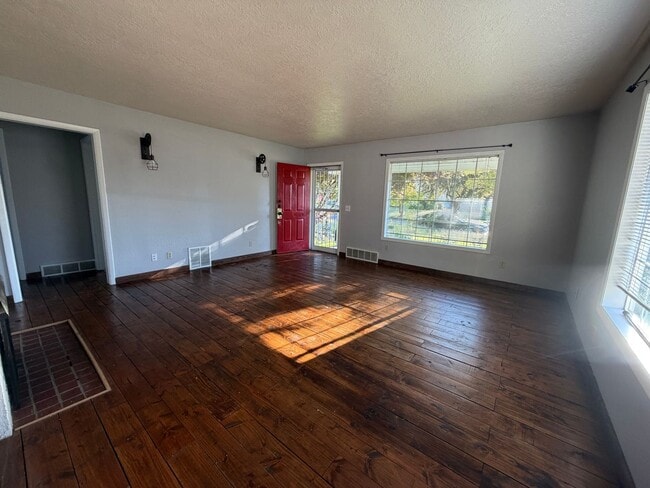 Building Photo - 1324 SW Levens St