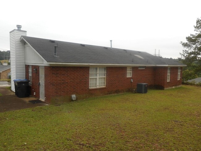 Building Photo - 3 Bedroom 2 Bath Near Fort Gordon in Hephzibah, GA