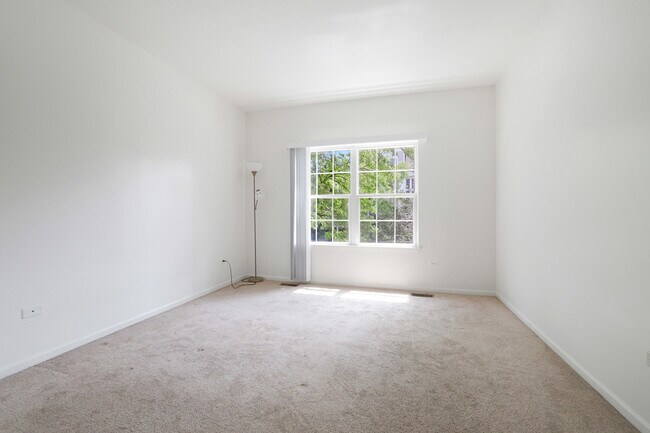 Building Photo - 3317 Stratford Ct