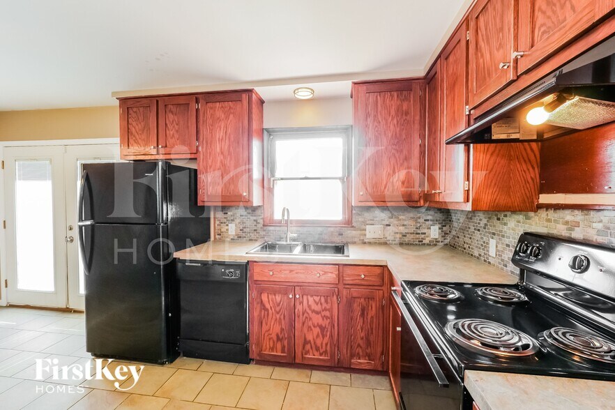 Building Photo - 4837 Overton Ave