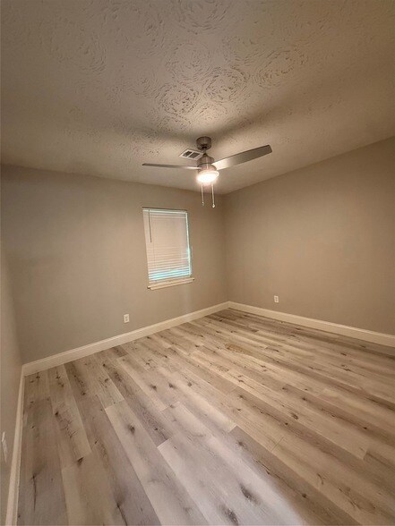 Building Photo - 4406 Mallard Dr