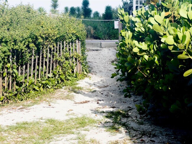 Building Photo - 325 Ocean Dr