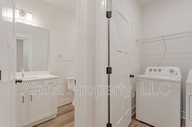 Building Photo - 1554 Shallons Ct