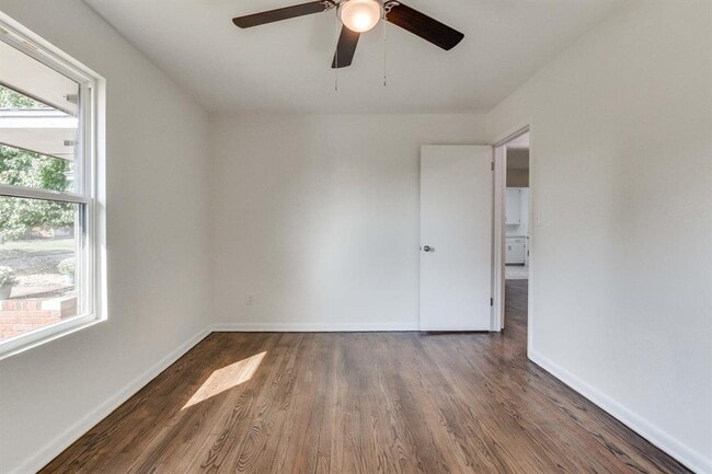 Building Photo - 2725 Texoma Dr