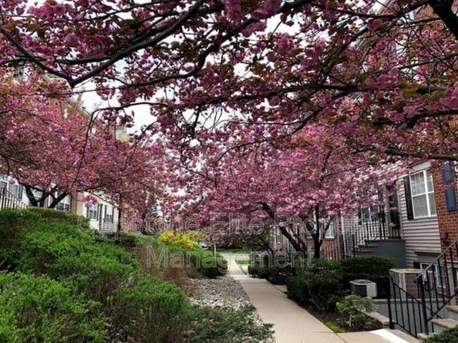 Building Photo - 67 Vaughan Dr