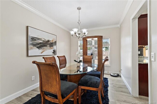 Building Photo - 728 NW Waterlily Pl