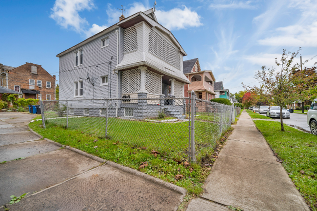 Building Photo - 2826 E 124th St