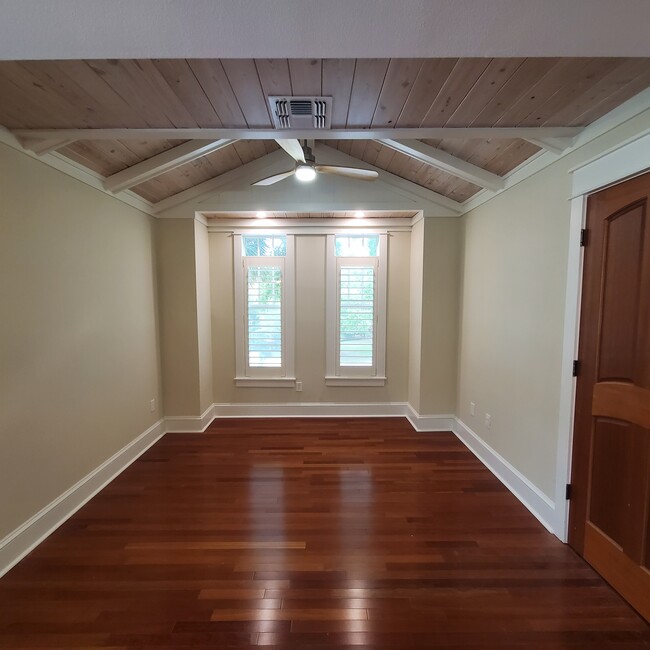 Building Photo - 1124 Azalea Ln