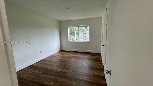 Building Photo - 209 Northwest Dr