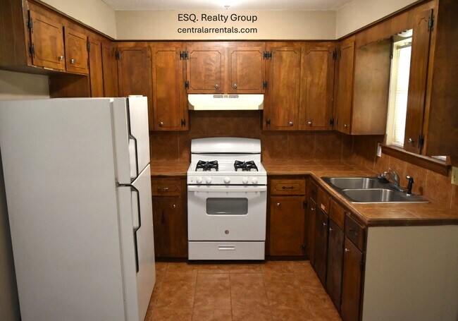 Building Photo - 5700 Palo Alto Dr
