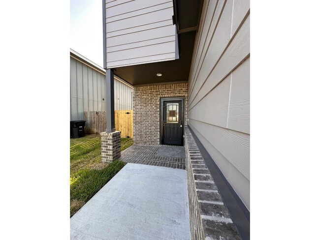 Building Photo - 7710 Darnay Dr