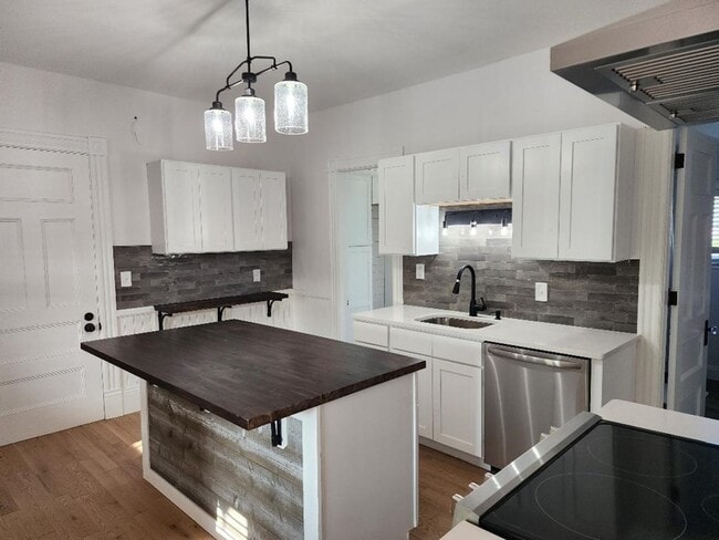 Building Photo - 105 E Main St