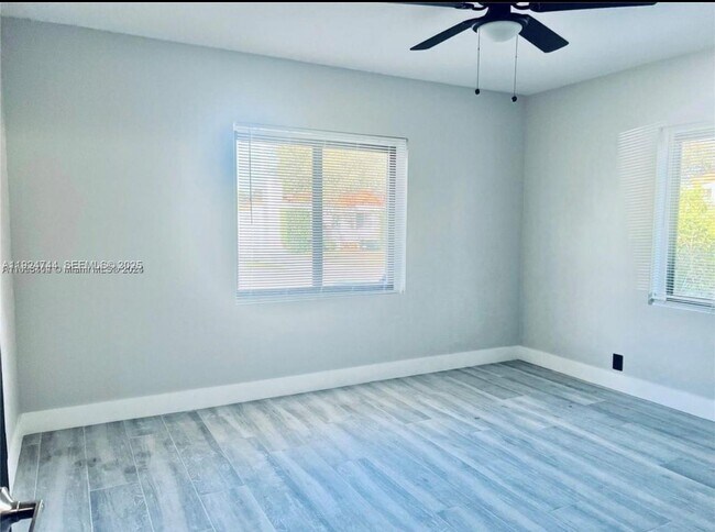 Building Photo - 3110 SW 19th Ter