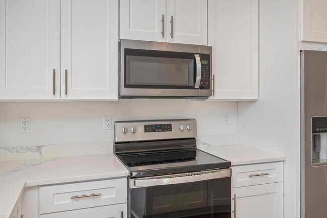 Building Photo - 68 Iris Ln