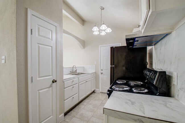 Building Photo - 13502 Townwood Dr
