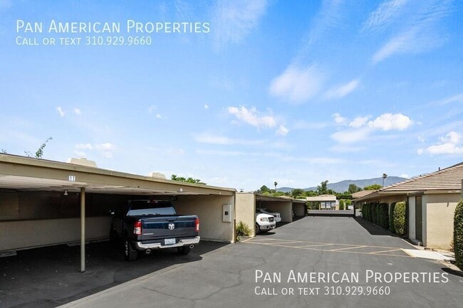 Building Photo - 450 Vista Dr