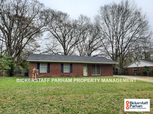 Primary Photo - Located off of Forrest Road! Self-Showings...