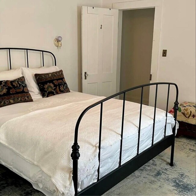 Building Photo - 36 Middle St