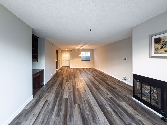 Building Photo - Stylish Condo in the Heart of Downtown Pasadena