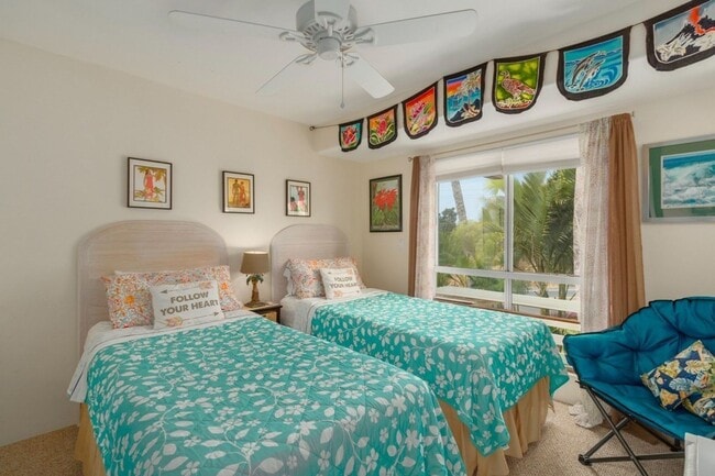 Building Photo - 2 bedroom 2 bath furnished upstairs condo ...