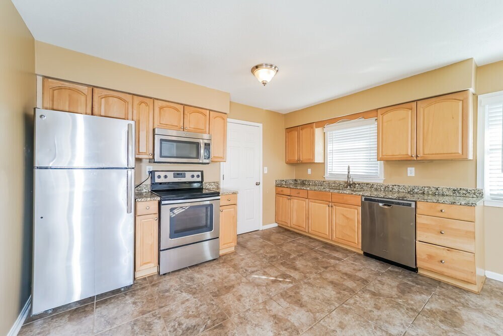 Building Photo - 6506 Missionary Ridge Dr