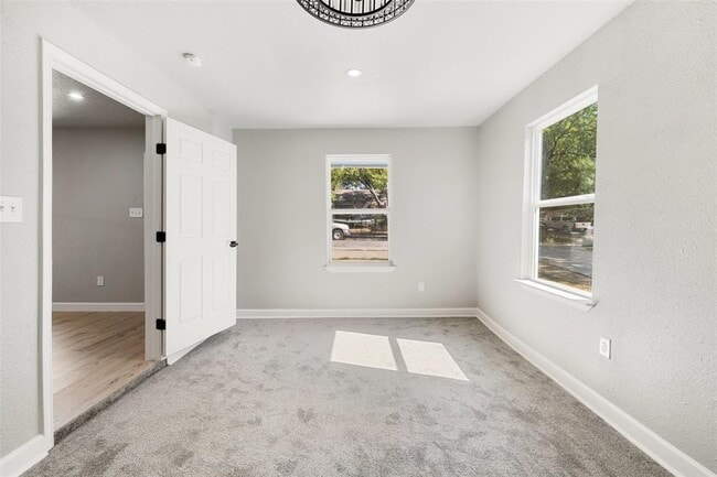 Building Photo - 7000 Carwill Dr