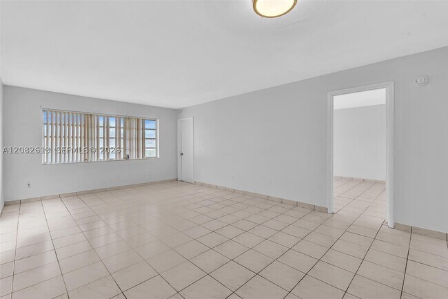 Building Photo - 1540 NE 191st St
