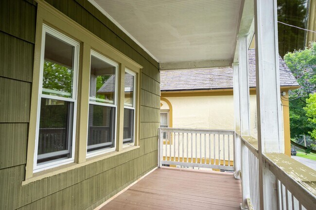 Building Photo - Newly Renovated First Floor Flat-Bright, S...