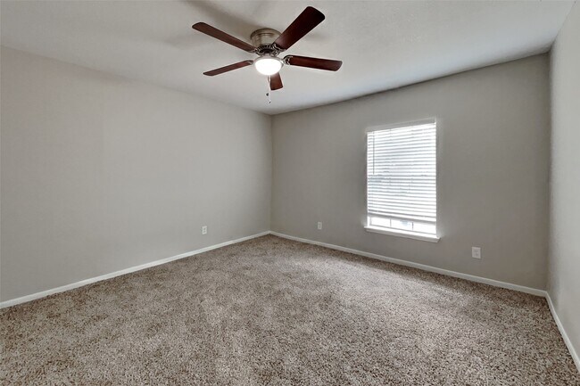Building Photo - 10118 Prospect Hill Dr