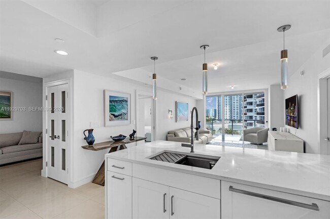 Building Photo - 2831 N Ocean Blvd