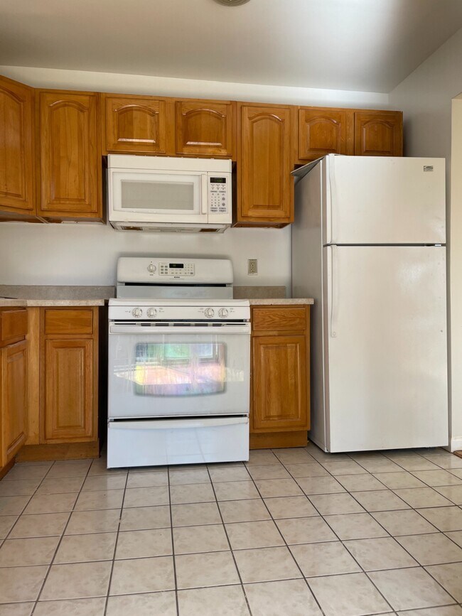 Building Photo - 4334 Baychester Ave