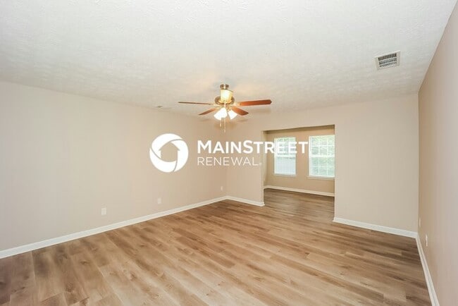 Building Photo - 4 Bedroom Pet-Friendly Home in Fairburn, GA with Main Street Renewal