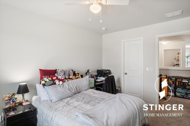 Building Photo - 19 Seneca Wy