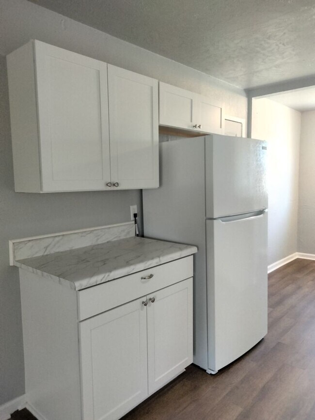 Building Photo - Beautiful Newly Renovated 3 Bedroom Home! ...